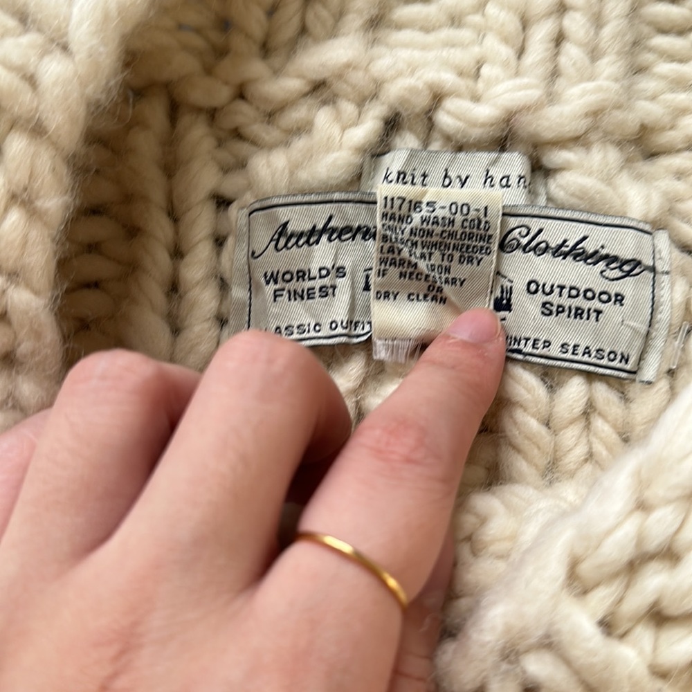 SOLD Vintage Chunky Hand Knit Authentic Gap Clothing 100% Wool Sweater - Picture 13 of 17